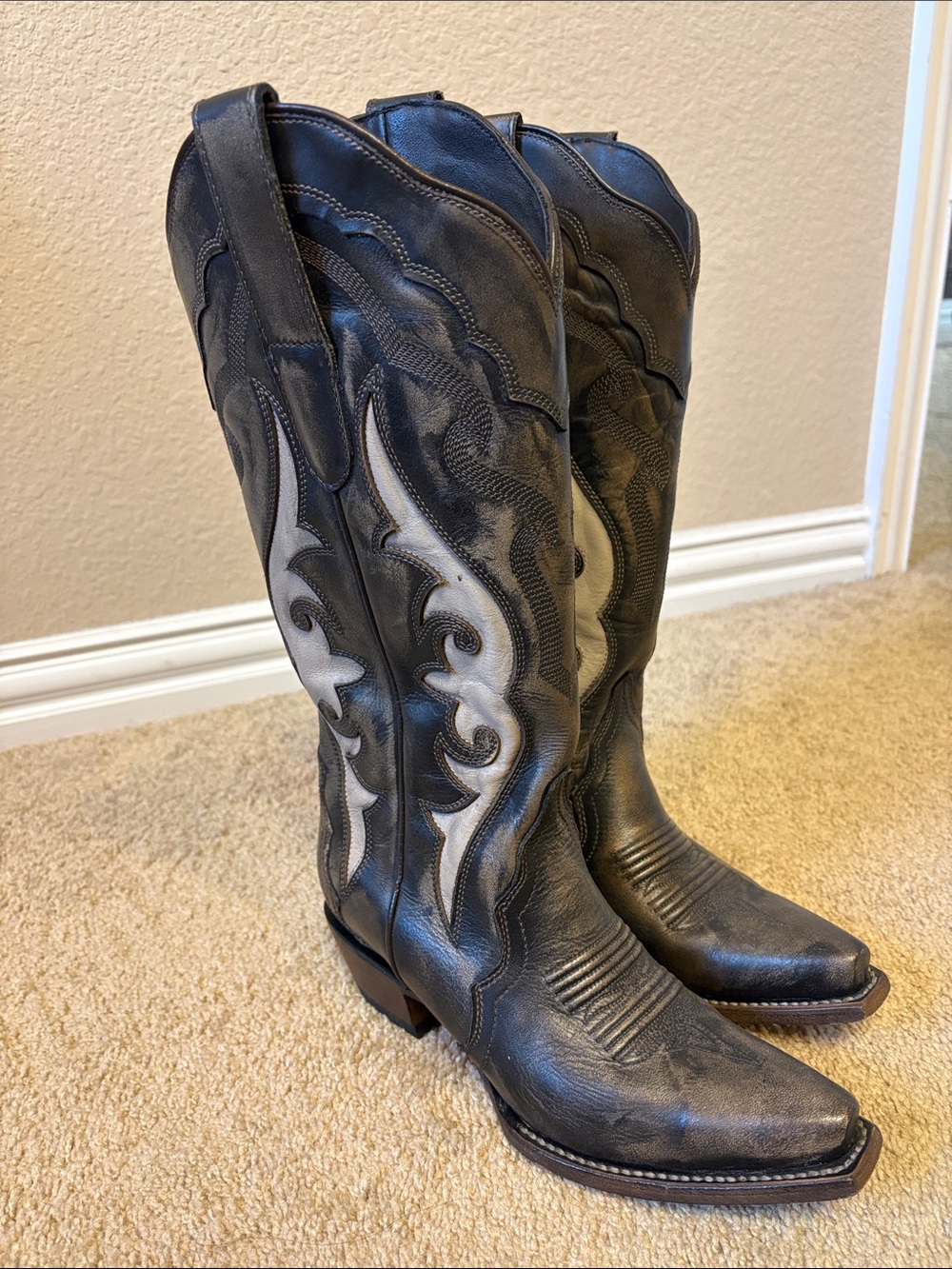 Black Women's Western Cowboy Boots with White Inlay